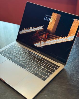 MacBook Pro con Touchbar e Touch ID 2019