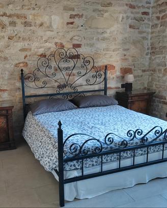 Letto matrimoniale in ferro pieno battuto