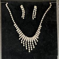 Parure collana e orecchini