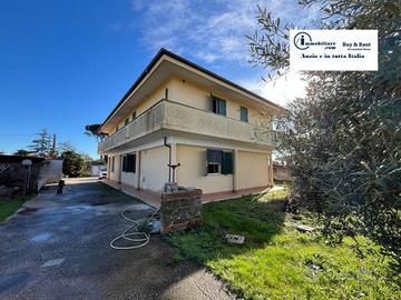 Villa di 220 m² con 4 locali e box auto a Nettuno