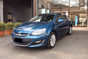 Opel astra 1.6 cdti sedan cosmo