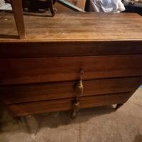 Cassettiera e specchio antico