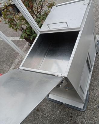 Carrello acciaio con sportelli scorrevoli sotto no