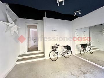 Negozio Pisa [L48VCG]