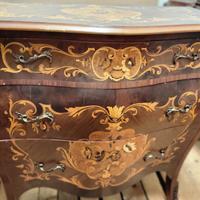 Cassettone in legno intarsiato stile Luigi XV