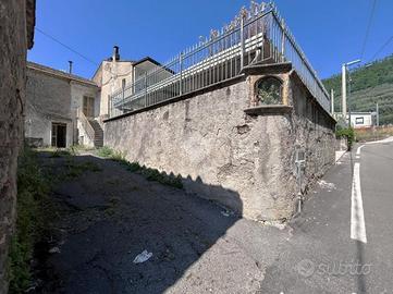 CASA SEMINDIPENDENTE A FISCIANO