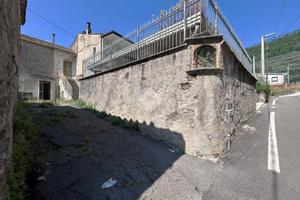 CASA SEMINDIPENDENTE A FISCIANO