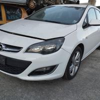 Opel Astra j del 2013 turbo benz 1.4 6 marce, stat