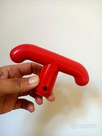 maniglie rosse finestre