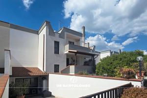 Villa rifinita nel residence "I Pini" con box