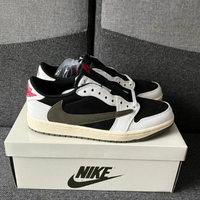 Travis Scott x Air Jordan 1 low  EU 42