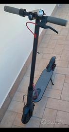 Monopattino Xiaomi M365 36V 7.7ah + carica batt.