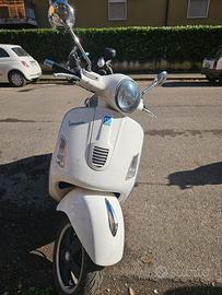 Piaggio Vespa GTS 300