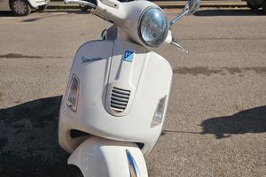 Piaggio Vespa GTS 300