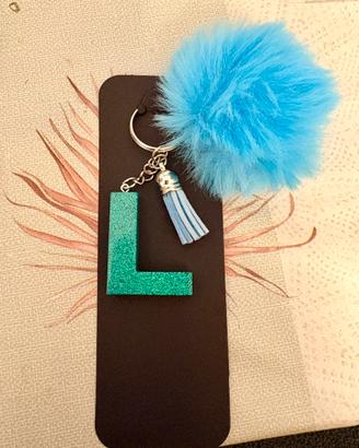 Portachiavi in resina lettera L