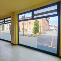 NEGOZIO A CASTEL ROZZONE