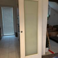 porta scorrevole bianca con vetro satinato