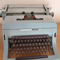 Macchina da scrivere Olivetti 88