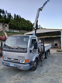 nissan cabstar con gru pm