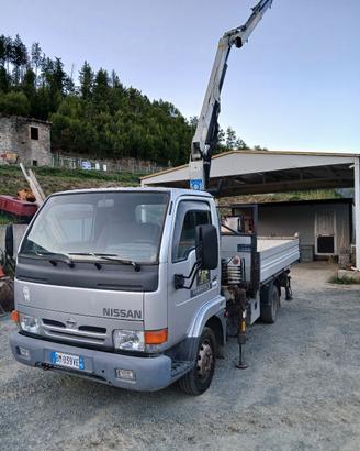 nissan cabstar con gru pm