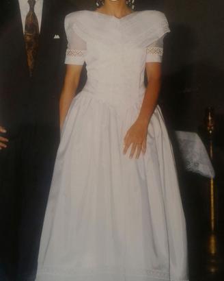 Vestito da sposa bianco.