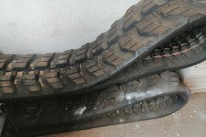 Cingoli mini escavatore Yanmar VO57 a Floridia