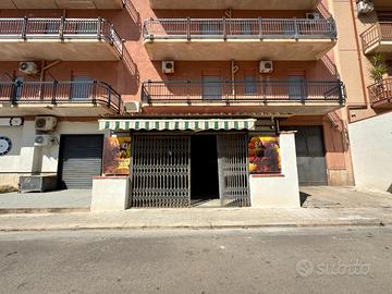 Locale commerciale a Partinico, Via Papa Luciani