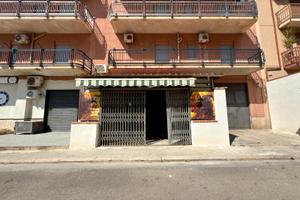 Locale commerciale a Partinico, Via Papa Luciani