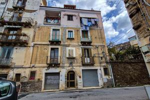 2 LOCALI A PAOLA