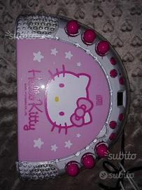 Cantatu' di hello kitty con microfono