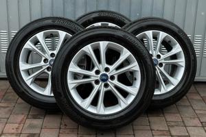 Cerchi in lega R17 + pneumatici