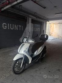 Piaggio medley 150