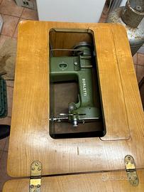 Macchina per cucire antica