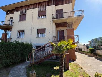 Villa di 240 m² con più di 5 locali e box auto dop