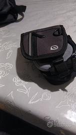 marsupio portaoggetti nero e grigio