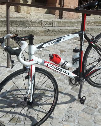 bicicletta da corsa in carbonio 