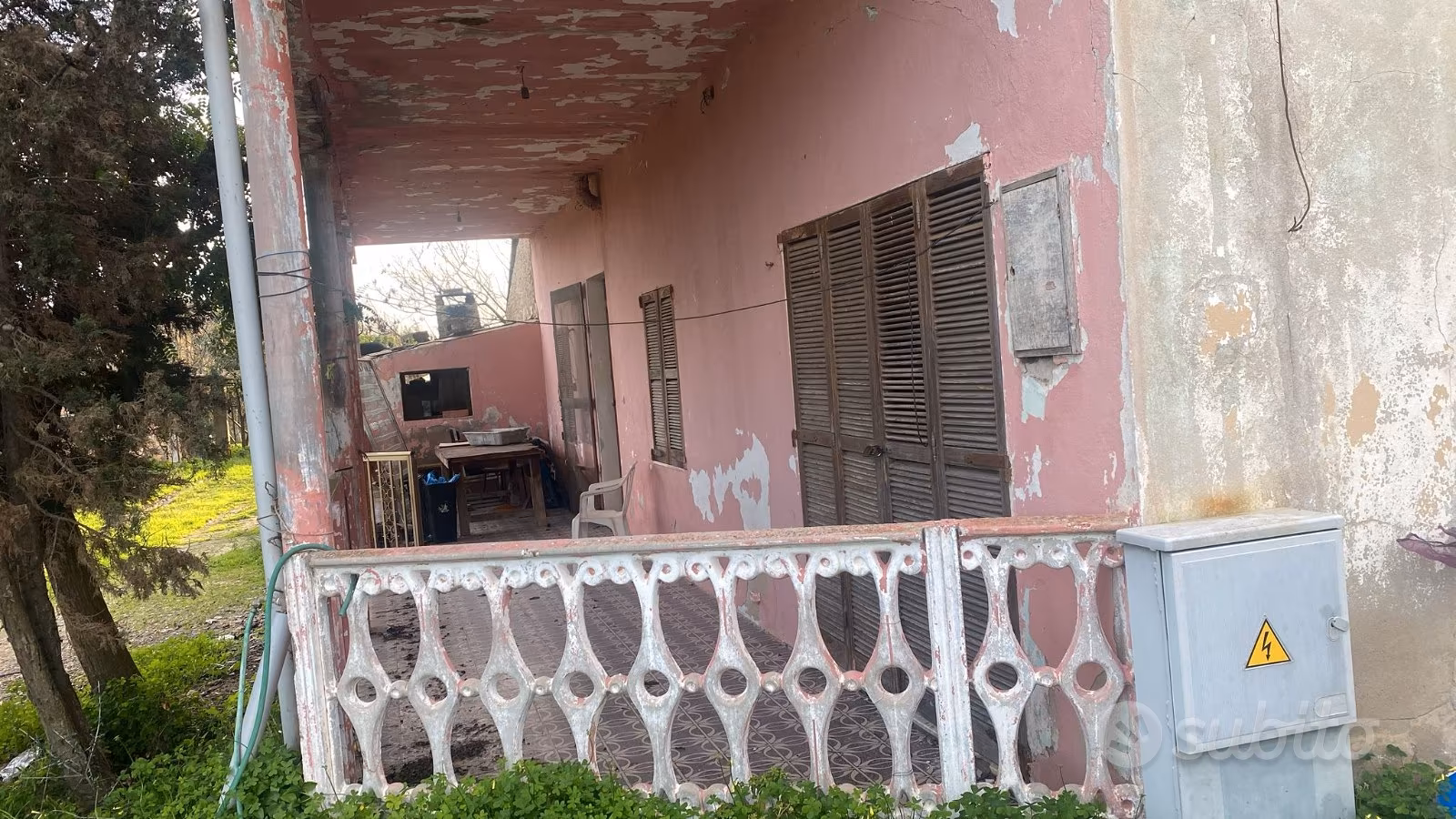 Ampia villa indipendente su 4 lati ristrutturare - Vista 4
