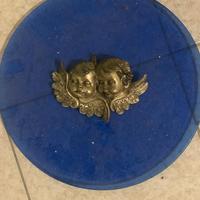 Piatto vetro blu cobalto e cherubini XIX secolo