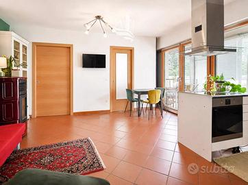 Bilocale con ampio balcone a Merano