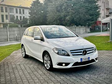 Auto pulita, proveniente dal proprietario.