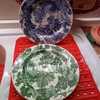 Coppia di piatti decorati