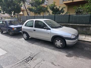 Opel corsa 1.0 2000 edition