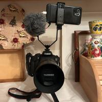 Canon con accessori e obiettivi