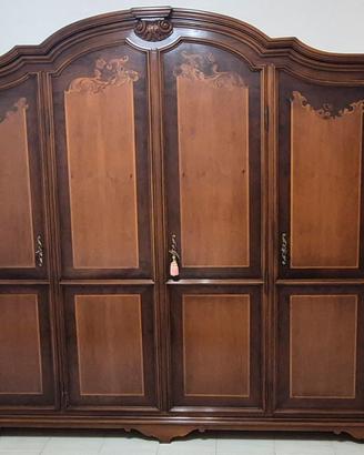 Armadio a 4 ante in legno color noce con serrature