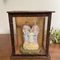 Teca in legno con Sacra Famiglia statuette