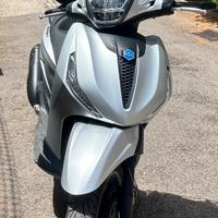 Piaggio Beverly S 300 Hpe anno 2021 grigio cometa