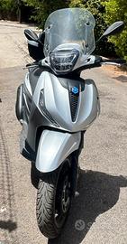 Piaggio Beverly S 300 Hpe anno 2021 grigio cometa