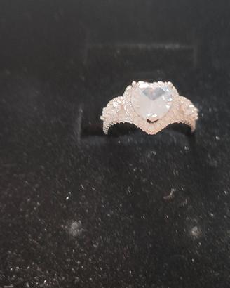 Anello a Cuore con zirconi