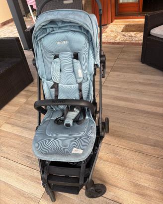 Passeggino RECARO di colore azzurro chiaro