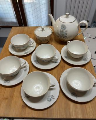 Teiera con sei tazze e zuccheriera